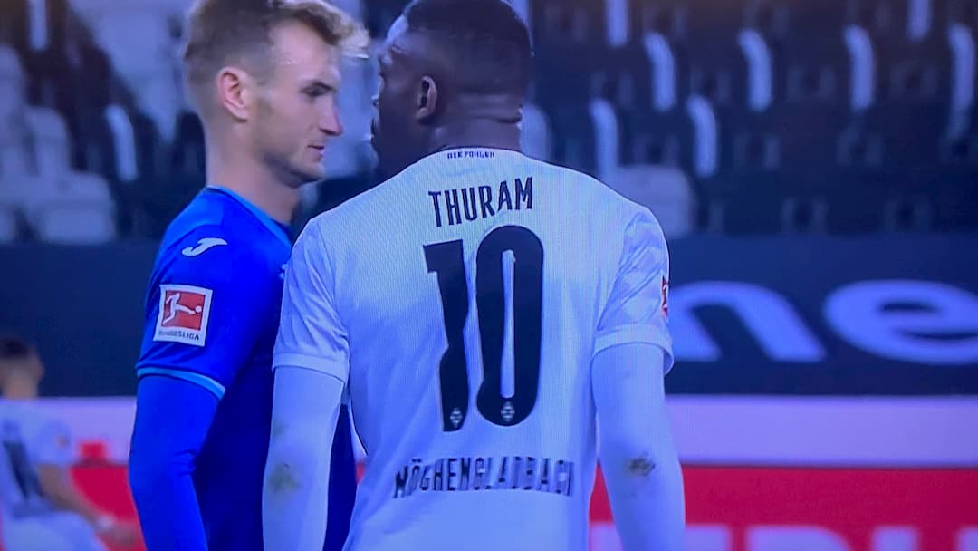Bundesliga phạt nặng Marcus Thuram vì phun nước bọt vào mặt đối thủ