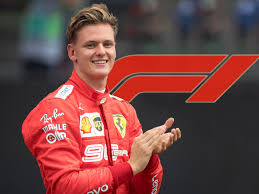 Mick Schumacher con trai Michael Schumacher đua xe F1