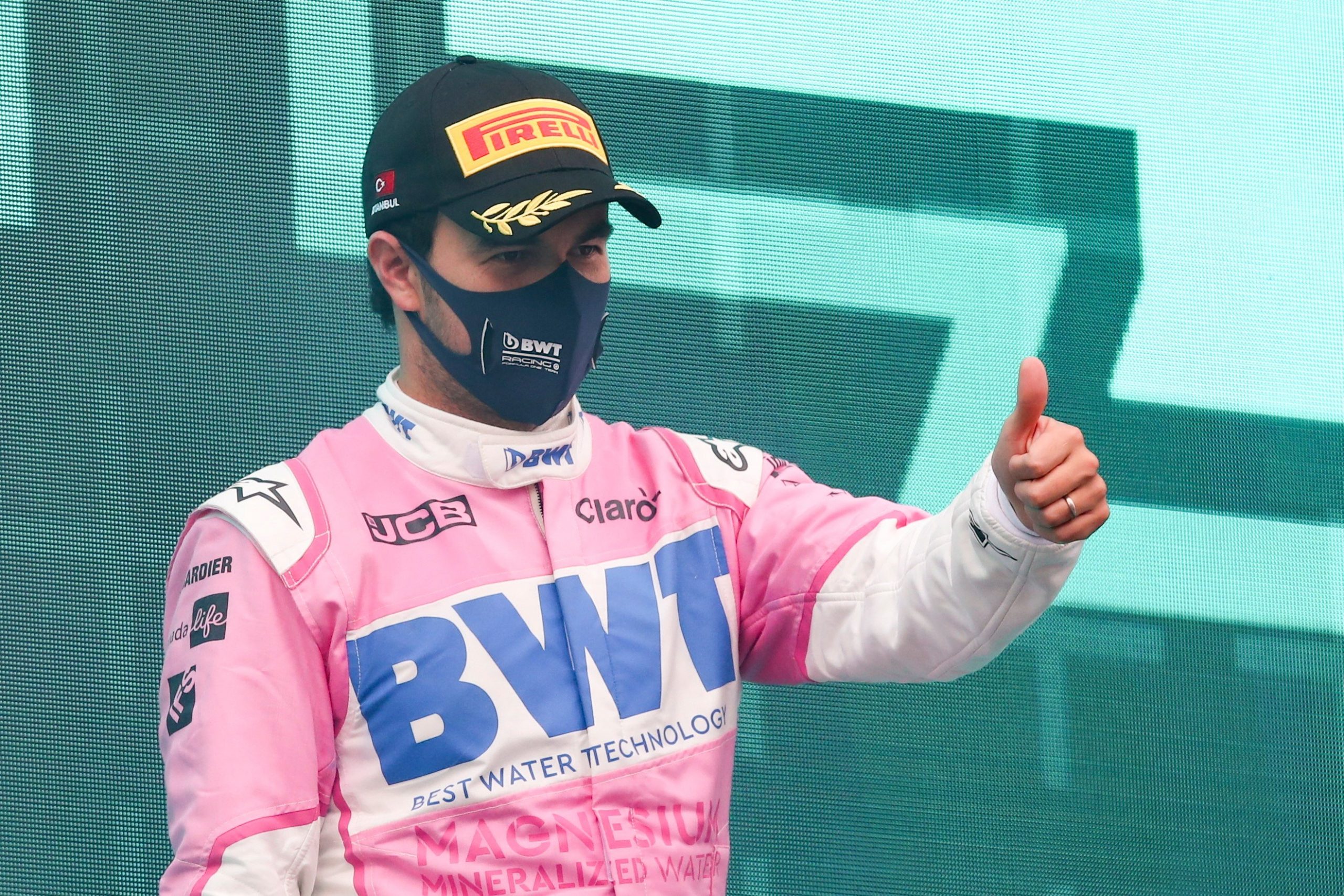 Perez ăn mừng chiến thắng chặng đua vắng Hamilton