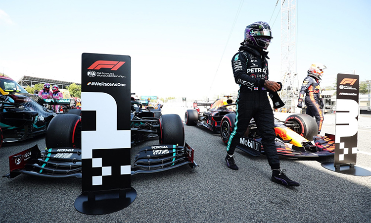 Sự cố lớn gây gãy đôi xe F1 tại GP Bahrain